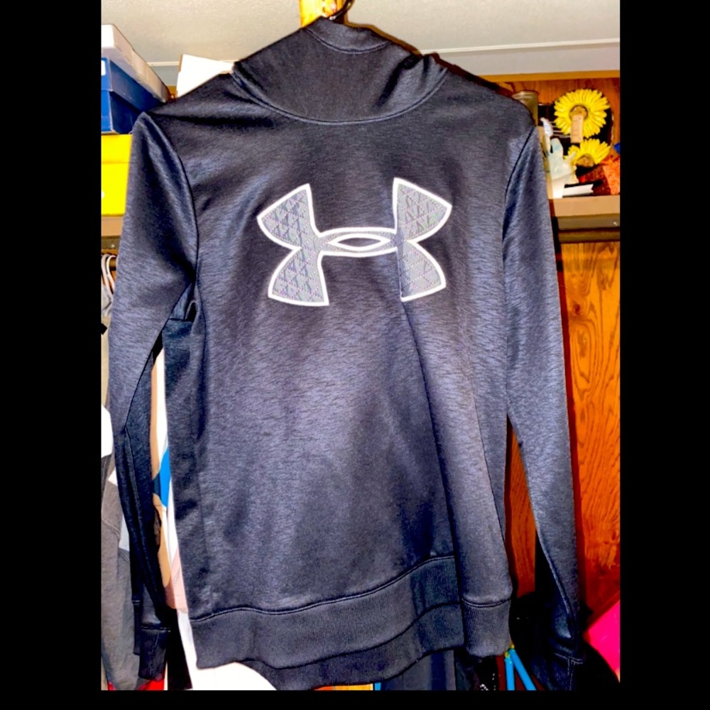 BLACK UNDERAMOUR HOODIE
